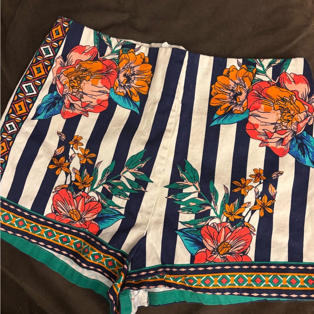 Floral Striped Women's Shorts Flying Tomato Sz 8 short shorts preppy